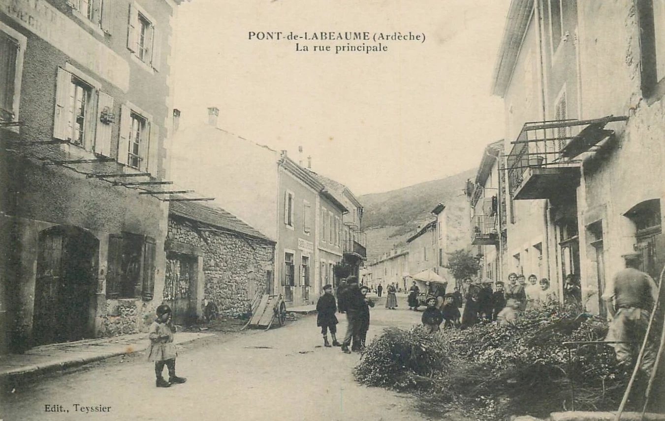 Rue principal Pont de Labeaume.webp